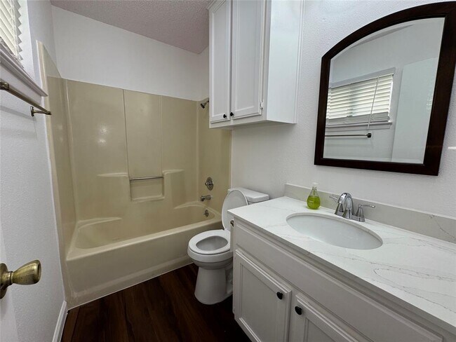 Building Photo - 12900 Hymeadow Dr