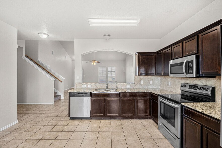 Building Photo - 1602 Gigante Dr