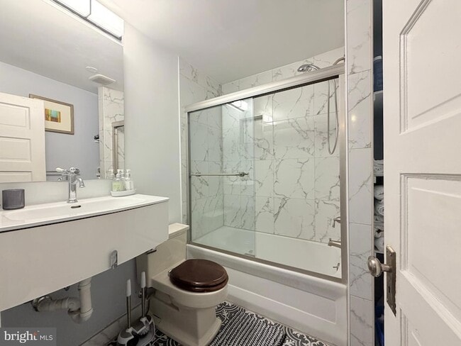 Building Photo - 3119 South Dakota Ave NE