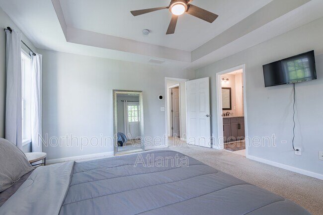 Building Photo - 2025 Jonesboro Rd SE