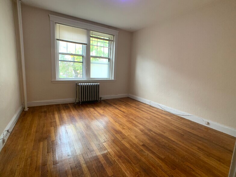 Building Photo - 1945 Commonwealth Ave