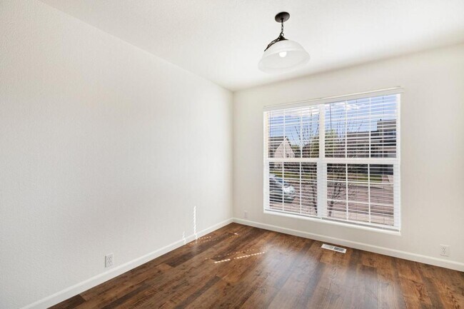 Building Photo - 8703 Silver Glen Dr