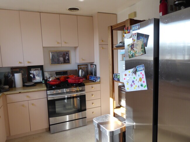 Building Photo - 980 Burnett Ave