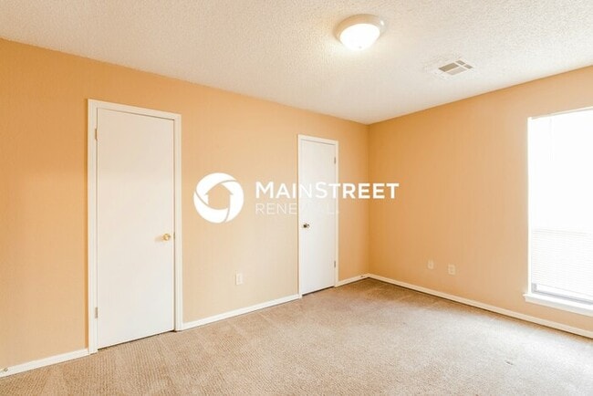 Building Photo - 3 Bedroom Pet-Friendly Home in Oklahoma City, OK with Main Street Renewal