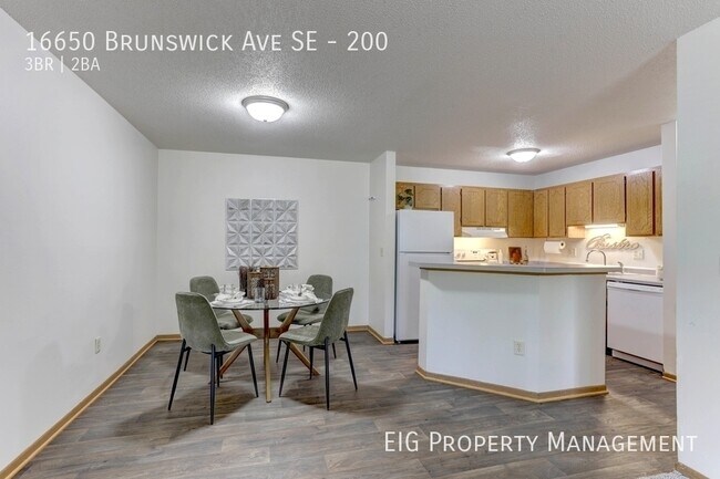 Building Photo - 16650 Brunswick Ave SE
