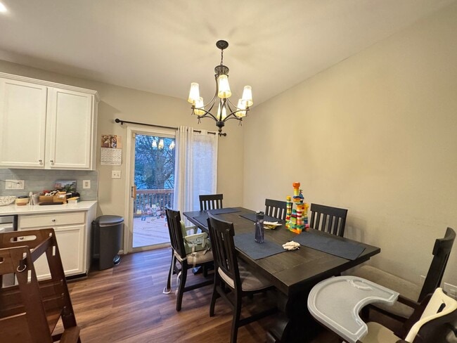 Building Photo - Stunning 3 Bed 2.5 Bath Home With Fenced Yard In Beautiful Harris Property