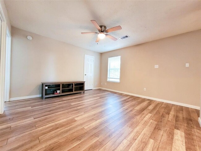 Building Photo - 5211 Aspen Point Dr