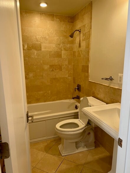 Primary Bathroom - 3220 17th St NW