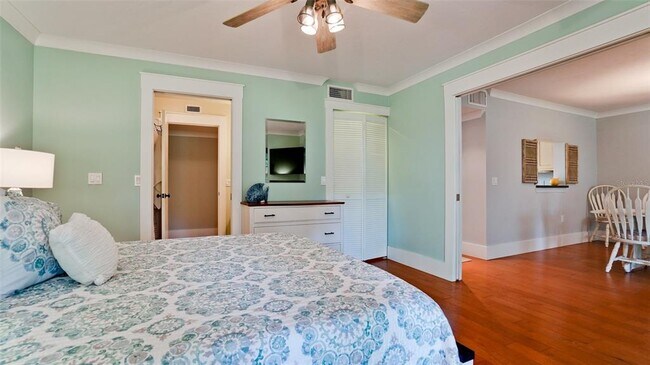 Building Photo - 401 Palm Tree Dr