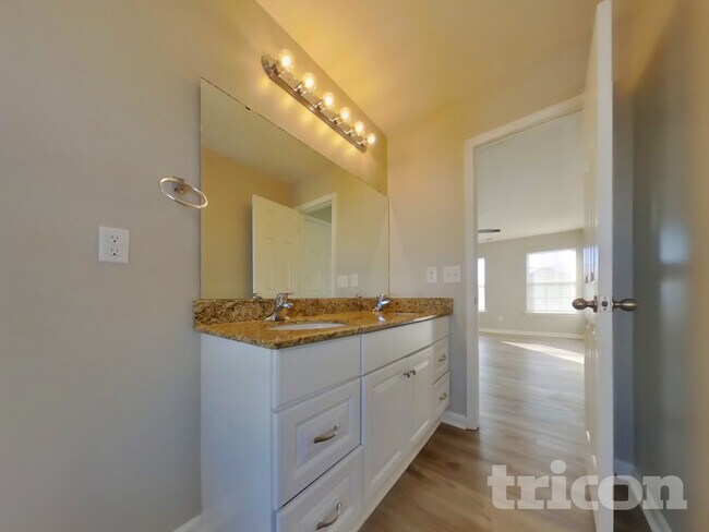 Building Photo - 725 Jack Russell Ct