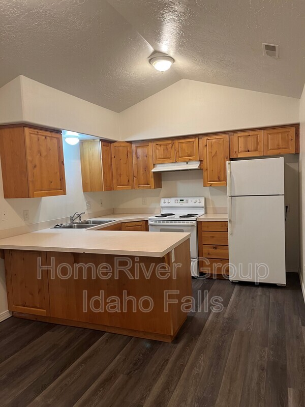 Building Photo - 1537 Canyon Ave
