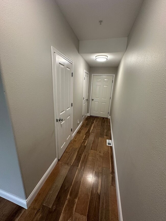 Building Photo - 2350 Simmons St