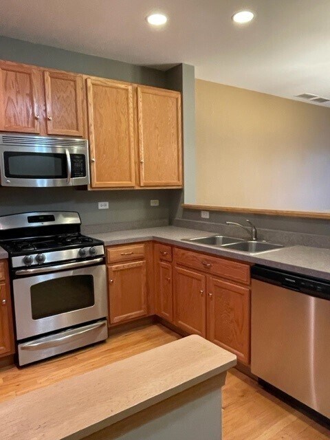 Building Photo - 2332 Overlook Ct