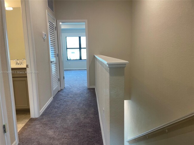 Building Photo - 2151 Appleton Cir S