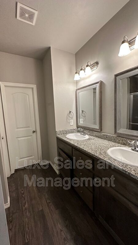 Building Photo - 4716 River Mesa Dr