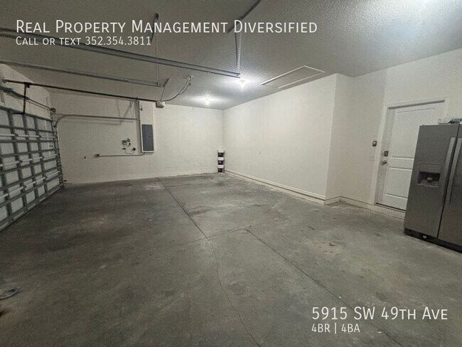 Building Photo - 5915 SW 49th Ave