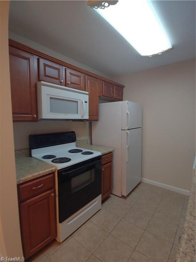 Building Photo - Condo near Guilford College!