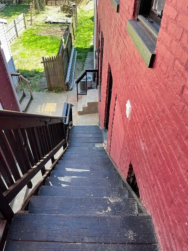 Building Photo - 522 Manor St
