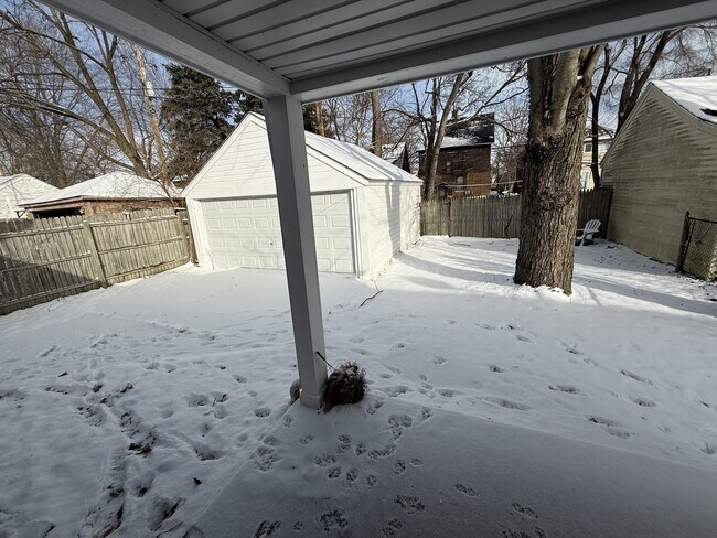 Building Photo - 5752 Bishop St