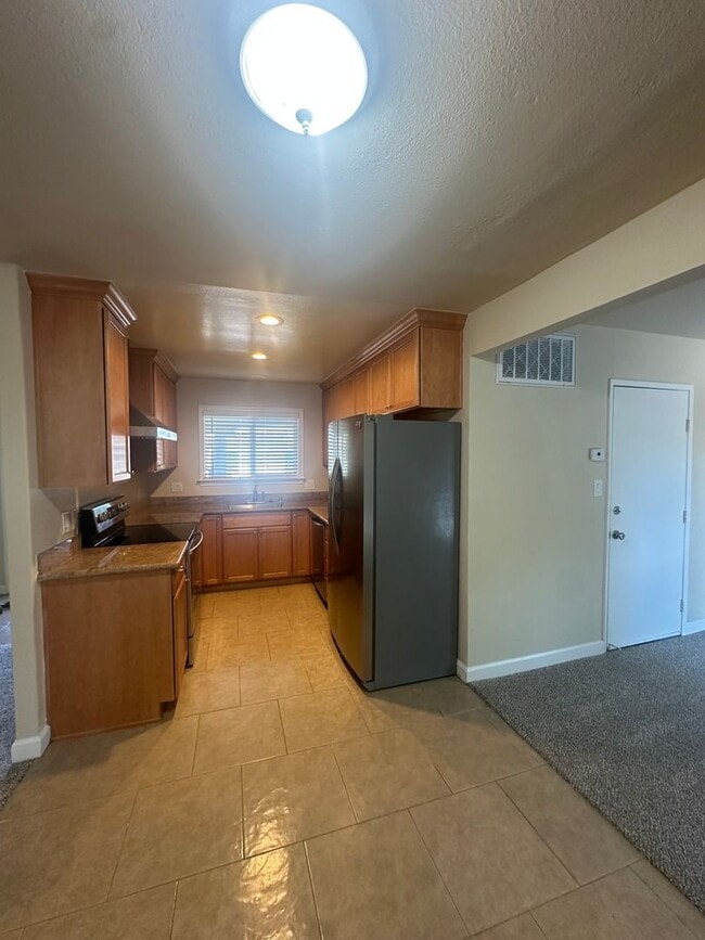 Building Photo - Cambrian home, 3 bedroom, 2 full bath!  Spacious backyard!!
