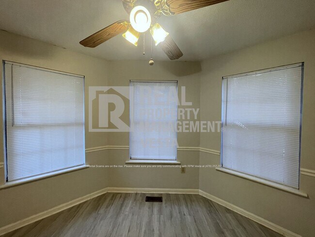Building Photo - 1100 Will Scarlet Way