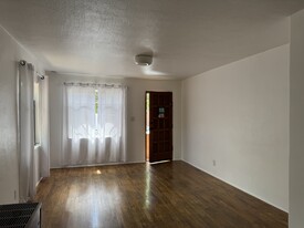 Building Photo - 506 Kathryn Ave