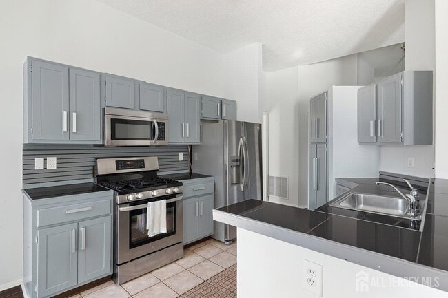 Building Photo - 5033 Beech Ct