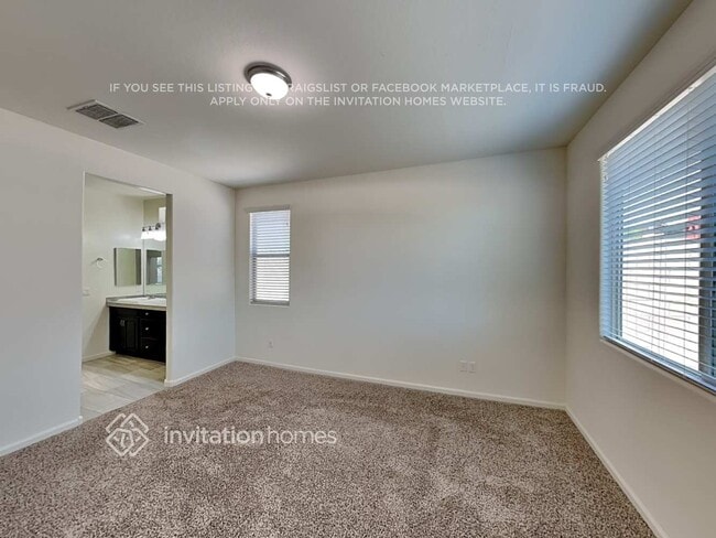 Building Photo - 2079 N Heritage St