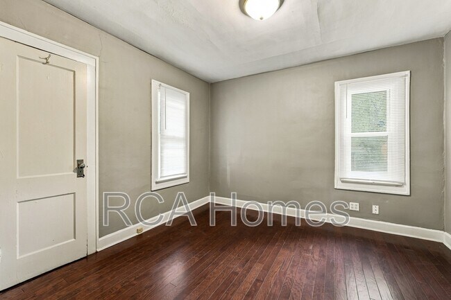 Building Photo - 1126 E Bradbury Ave