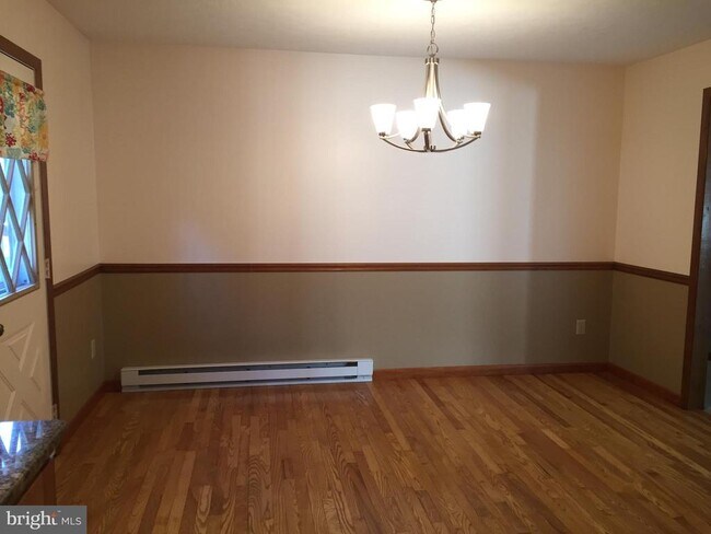 Building Photo - 110 Beech Ln