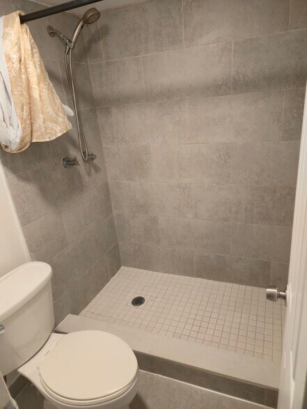 Building Photo - 1801 S Treasure Dr