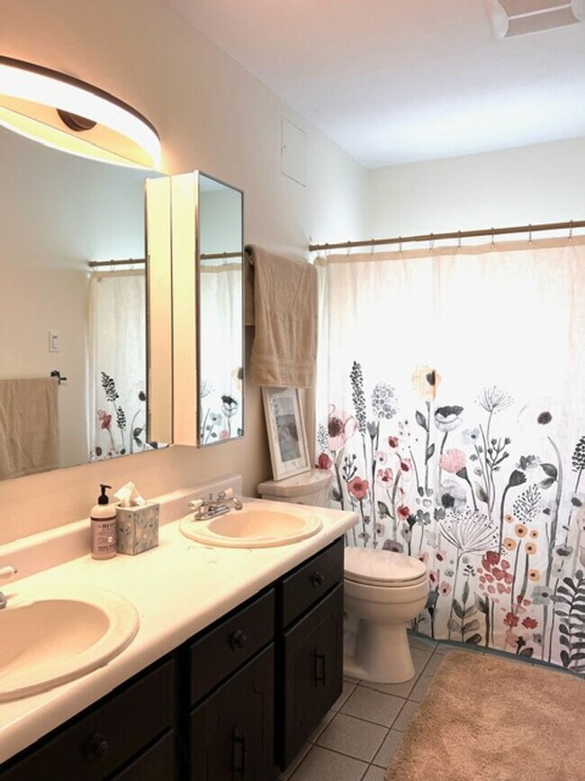 Building Photo - SAN CARLOS BEAUTY!