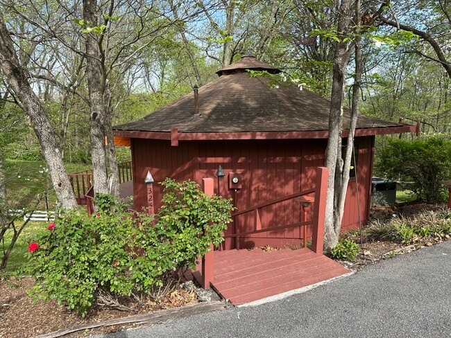 Building Photo - 325 Poplar Hill Ln