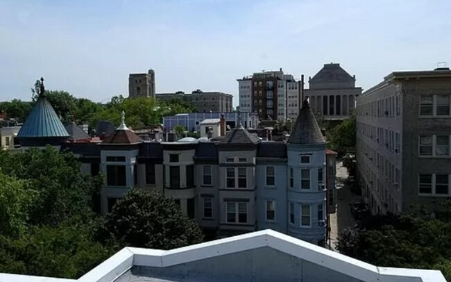 Building Photo - Dashing Dupont Circle 1 Bedroom Apt with skylights and building roof deck.
