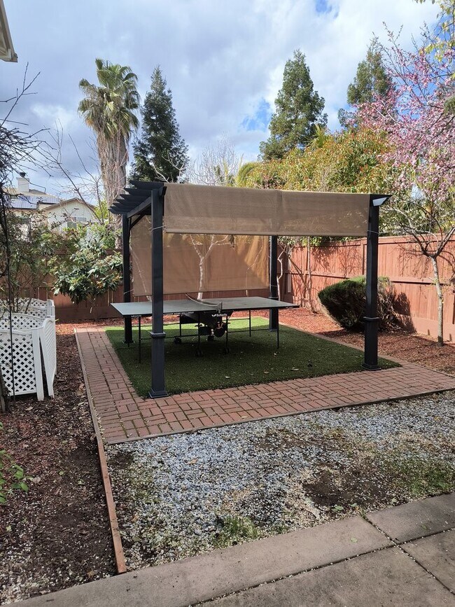 Building Photo - 4 Bedroom 3 Bathroom In Rocklin!