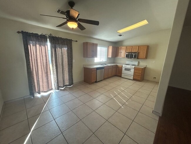 Building Photo - *** MOVE IN SPECIAL - $300.00 OFF FIRST MONTHS RENT***