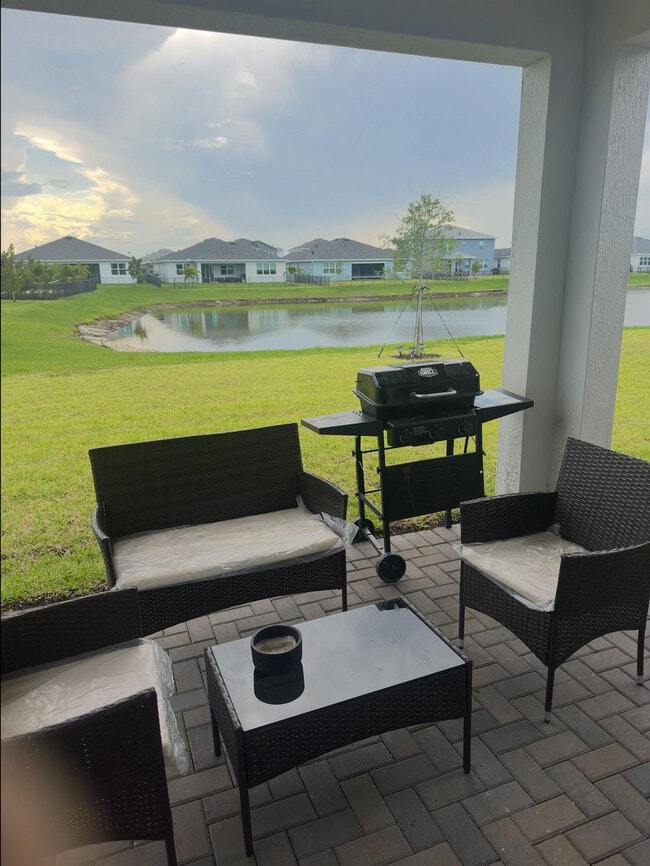 Building Photo - 10495 SW Orana Dr