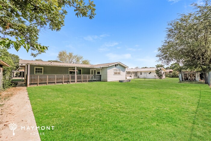 Building Photo - 906 Olney Dr