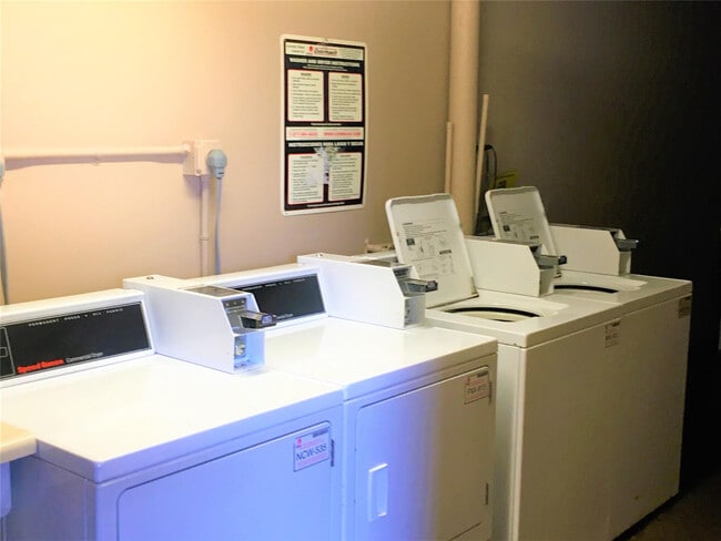 Building Photo - 551 SW 135th Ave