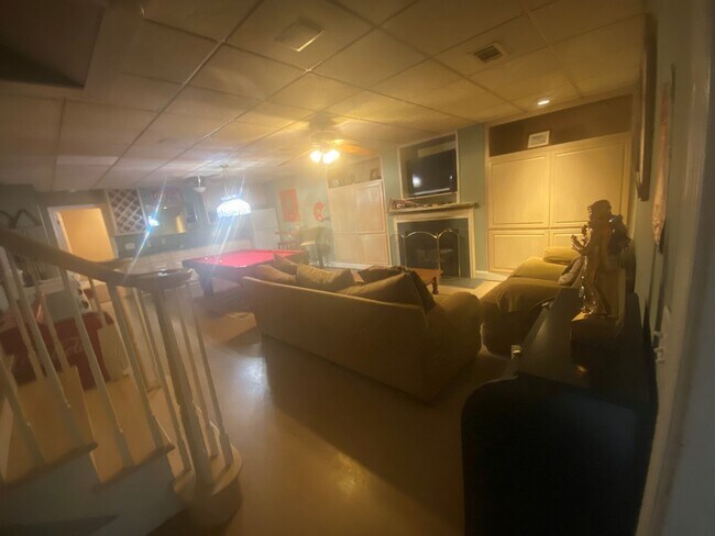 Building Photo - Suite A Main Level