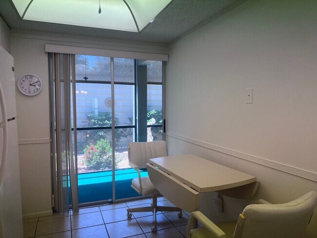 Building Photo - New Listing!