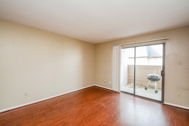 Building Photo - 8519 Hearth Dr