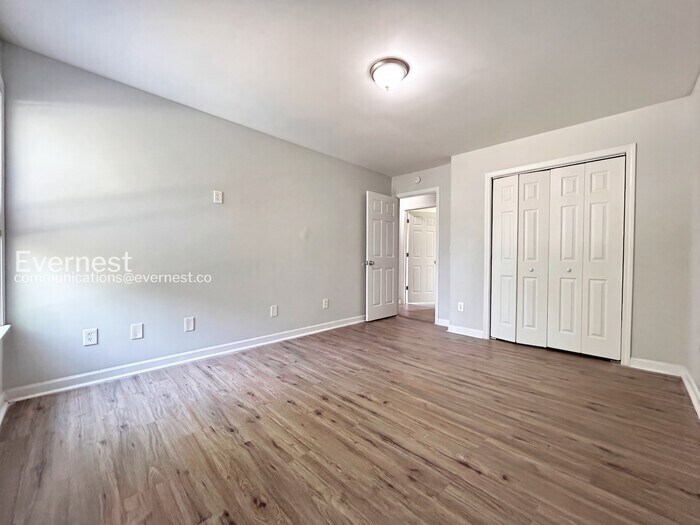 Building Photo - 841 Ridge Ave NW