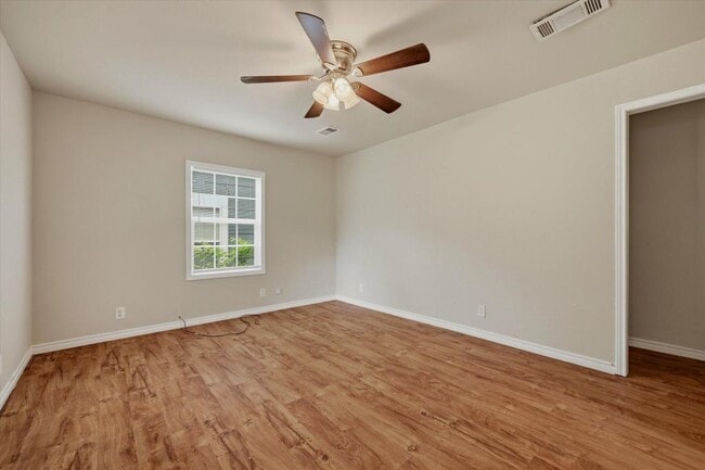 Building Photo - 2112 W Bond St