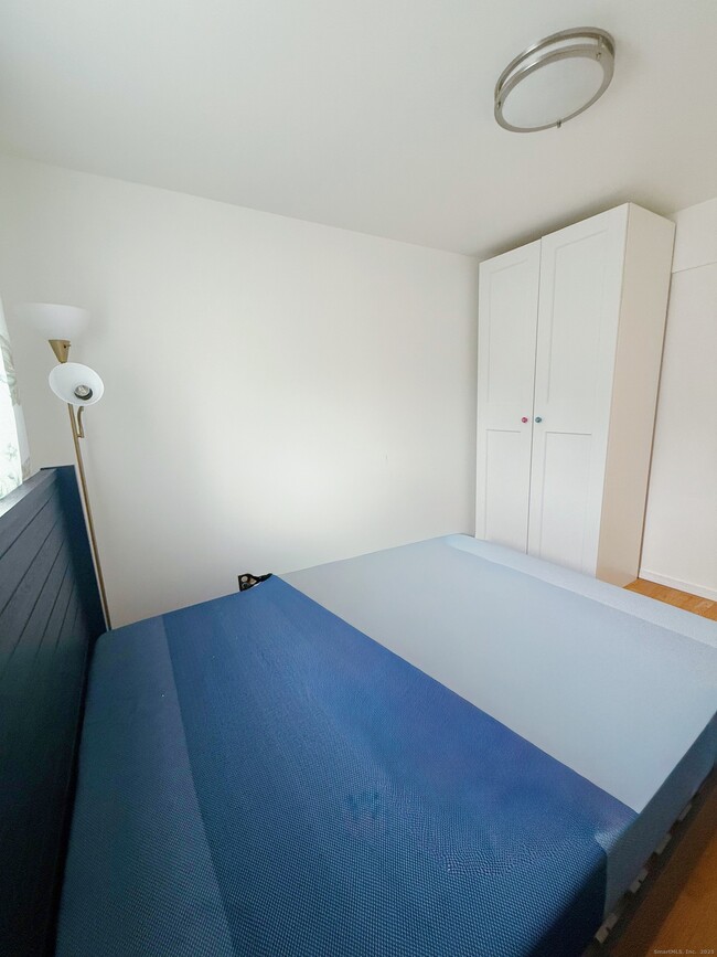 Building Photo - 1716 Farmington Ave