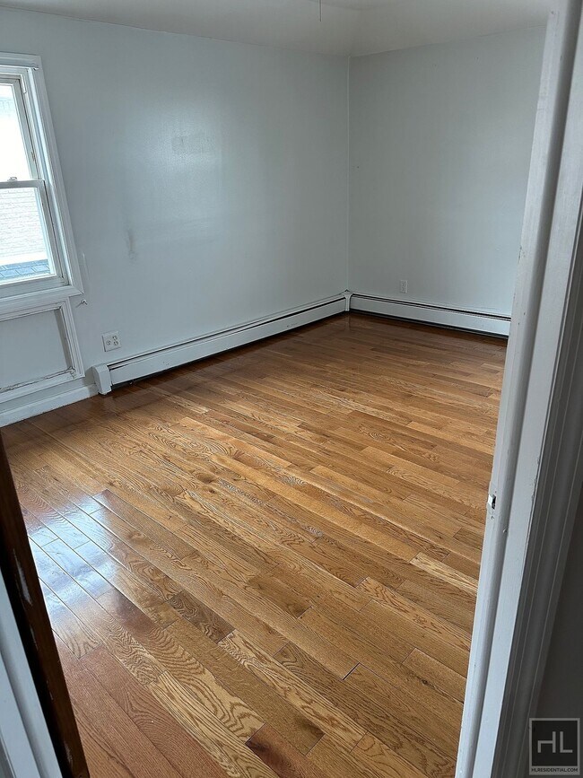 Building Photo - 122 PLACE