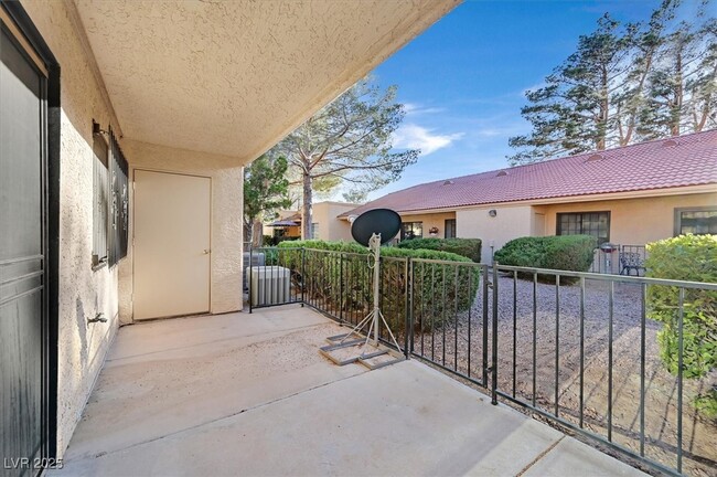 Building Photo - 2851 S Valley View Blvd