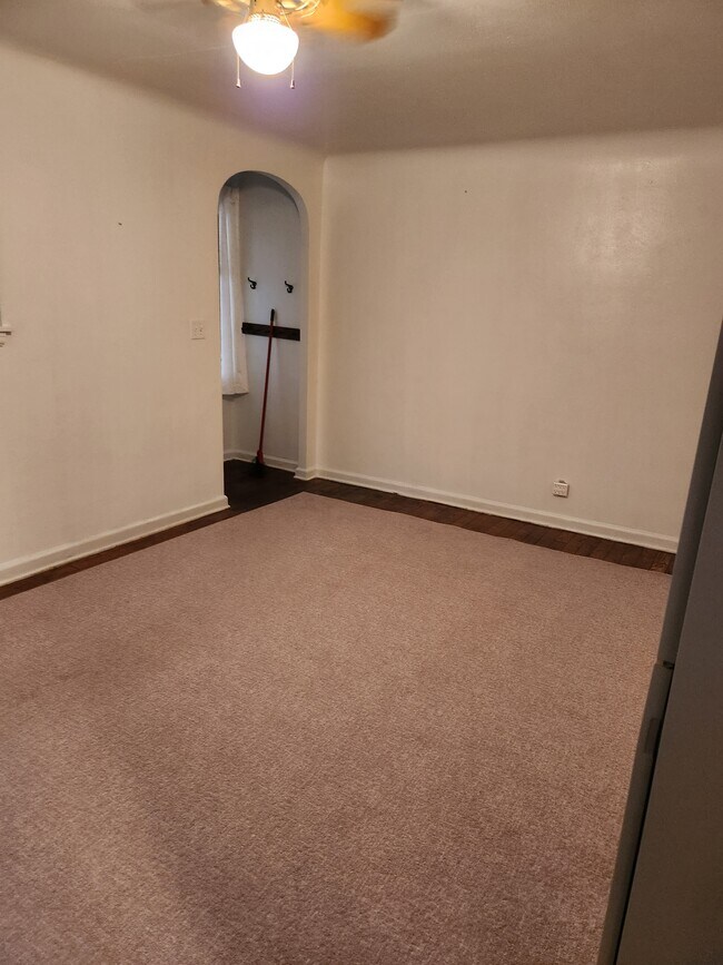 Living room - 807 Main Ave