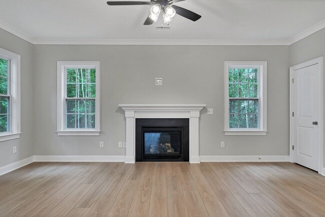 Building Photo - 835 Blue Bird Dr
