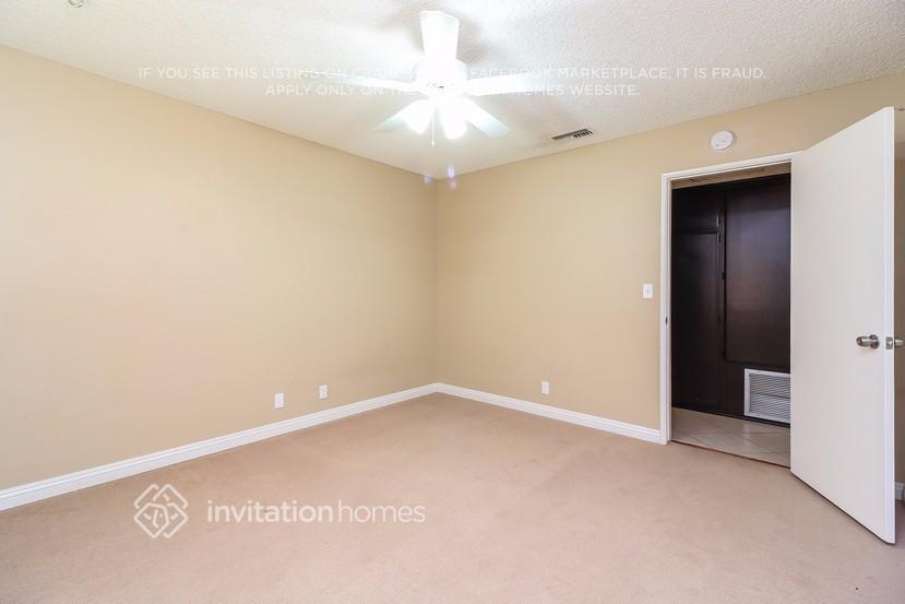 Building Photo - 41797 Royal Palm Dr